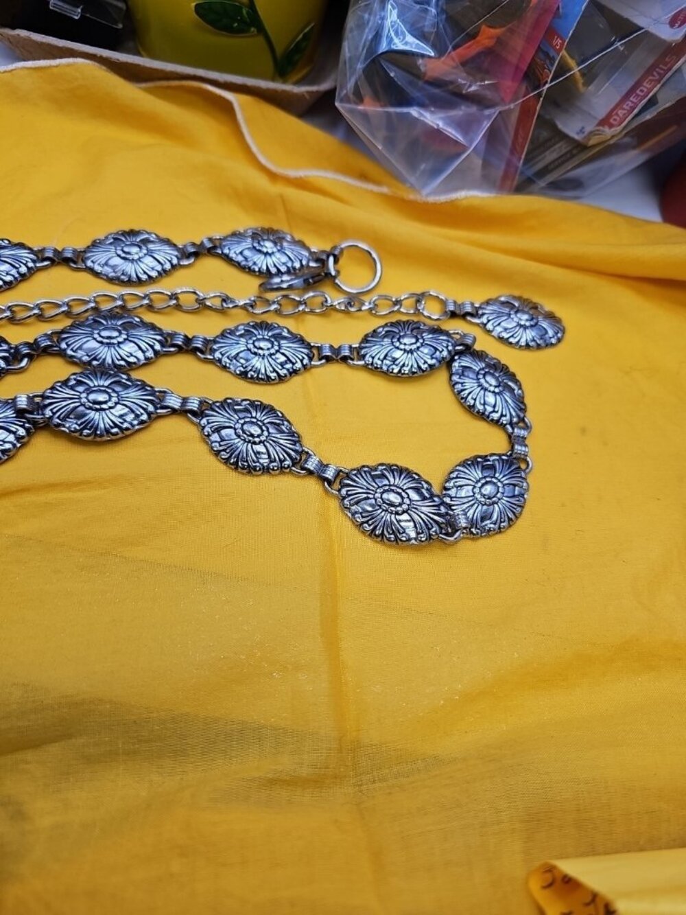 Chain Belt Silver Tone Medallions floral Made In China 32 In. Lobster clasp
